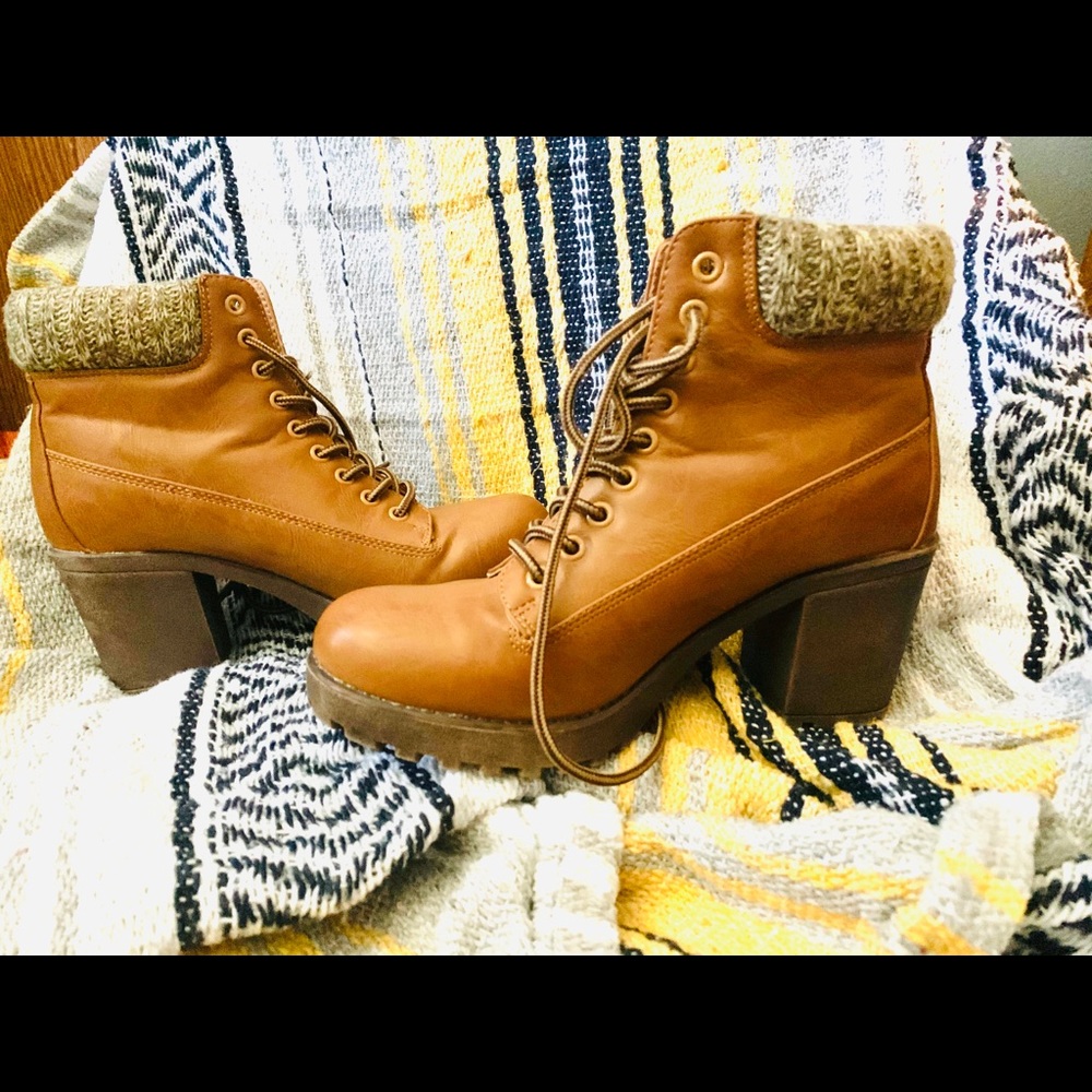 A cute,wintery pair of boots!!